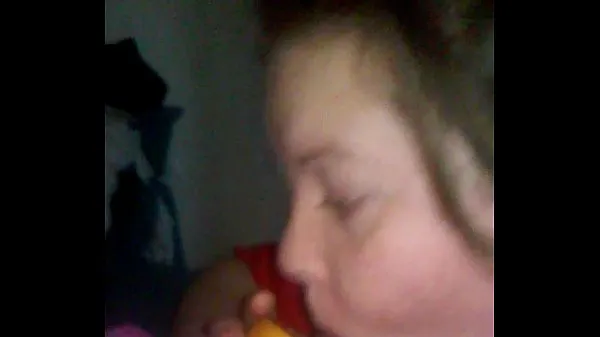 Frisse Sucking dick with a grapefruit energievideo's