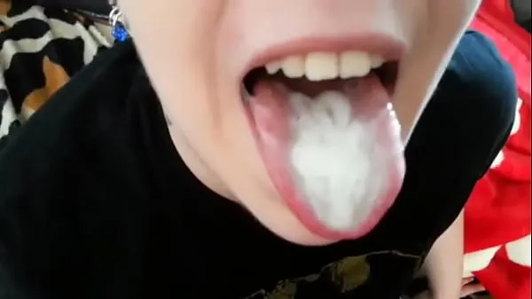 Sveži videoposnetki o Girlfriend takes all sperm in mouth energiji