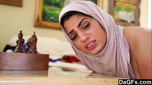 تازہ Dagfs - Arabic Chick Nadia Ali Tastes White Cock توانائی کے ویڈیوز