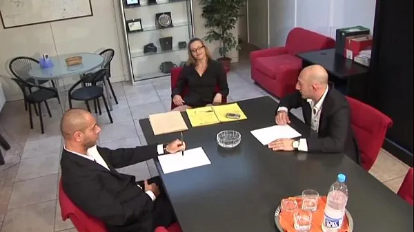 Frisse Carrer woman in high heels banged by colleagues in a business meeting energievideo's