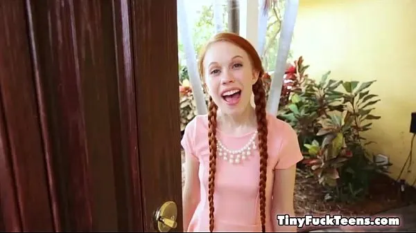 Fersk Dolly Little gets a jolt in her stomach from bigdick energivideoer