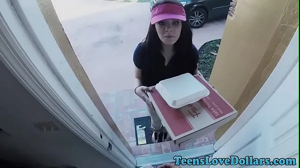Taze Delivery teen facialzed Enerji Videoları