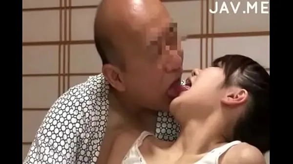 Fersk Delicious Japanese girl with natural tits surprises old man energivideoer