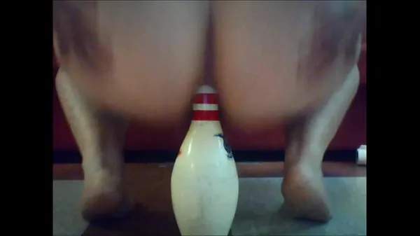 Frisse Anal Slut Rides Her Bowling Pin energievideo's