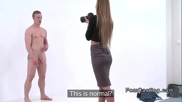 新鲜Fake agent snaping naked guy in casting能量视频