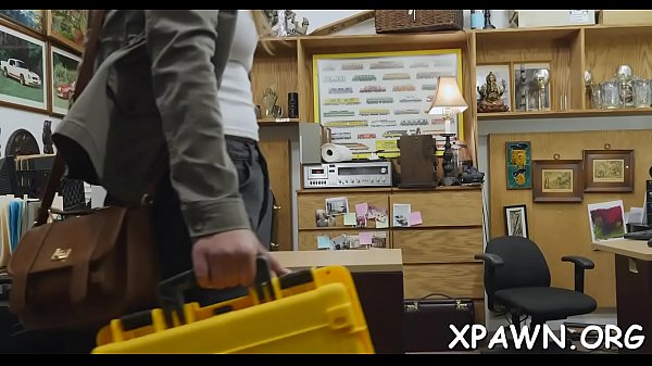 新鮮なSex in shop with skankエネルギーの動画