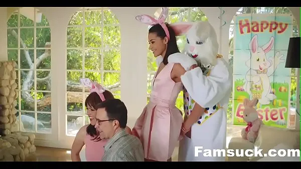 Nouvelles vidéos sur l'énergie Hot Teen baisée par oncle lapin de Pâques