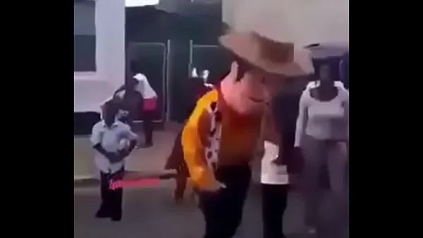 Woody dancing well prron: v Video tenaga segar