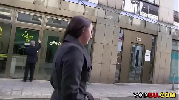 Čerstvé Brunette German girl is horny fucked energetické videá