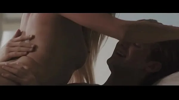 Frisse Amber Heard Fully Nude Riding a Guy in Bed - Nude Boobs - The Informers energievideo's