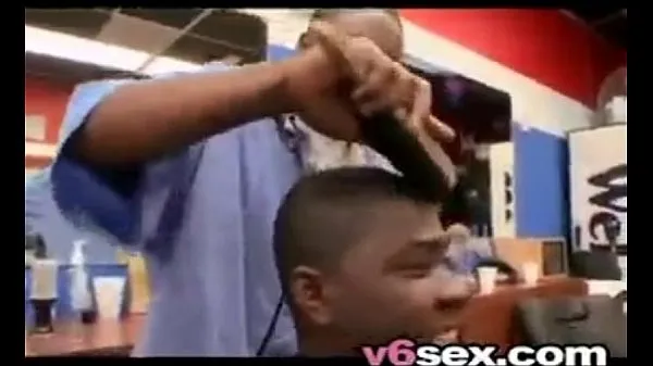 Frisse barber shop blowjob energievideo's