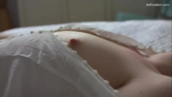 Sveži videoposnetki o Real virgin teen Anna Klavkina masturbates energiji