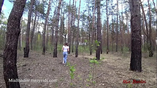 新鲜Public outdoor fuck for fit Mia in the forest. Mia Bandini能量视频