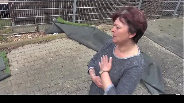HAUSFRAU FICKEN - German Housewife gets full load on jiggly melons Video tenaga segar