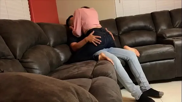 Friss Gorgeous Girl gets fucked by Landlord in Couch - Lexi Aaaneenergiás videók
