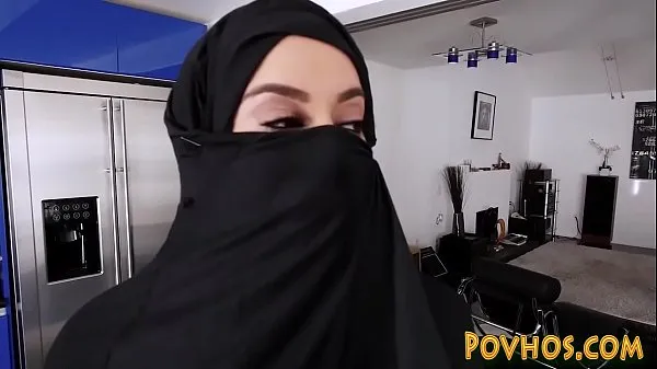 Friske Muslim busty slut pov sucking and riding cock in burka energivideoer