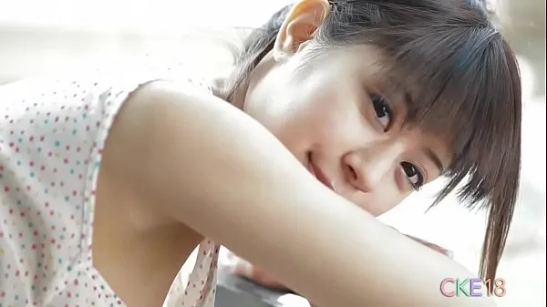 Taze Sweet Japanese teen cameltoe touching and teasing outdoors Enerji Videoları