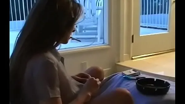 تازہ j. provocative slut enjoys smoking a nice cigarette توانائی کے ویڈیوز
