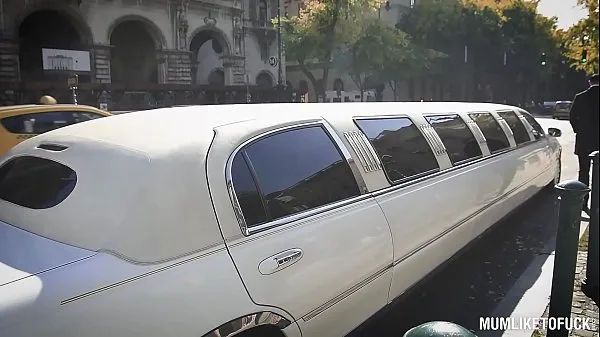 新鮮なMilfs Kayla Green & Angelina Brill fucked real hard in luxurious limousineエネルギーの動画