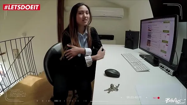 Taze Thai Tourist gets her Tight Pussy Fucked - May Thai Enerji Videoları