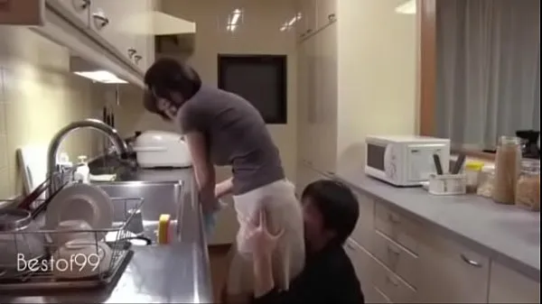 Video di La migliore matrigna giapponese scopa duramente davanti al maritoenergia fresca