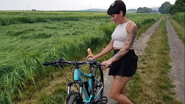 مقاطع فيديو Premiere! Bicycle fucked in public horny جديدة للطاقة