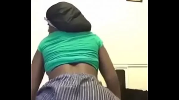 Fersk Fat ass bitch with boxers on twerking energivideoer