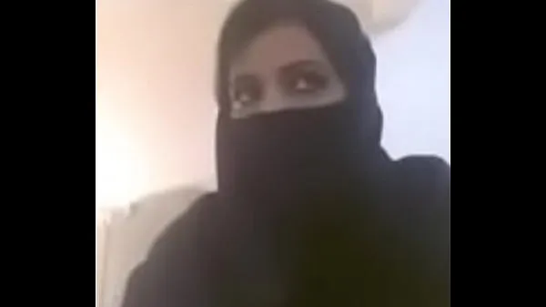 Video energi Muslim hot milf expose her boobs in videocall segar