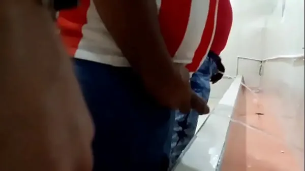 Men urinating in bathroom of Estadero de Barranquilla Colombia