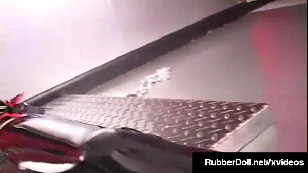 Čerstvé Ravishing RubberDoll Stuffs Her Slave Diabolica With Dildo energetické videá