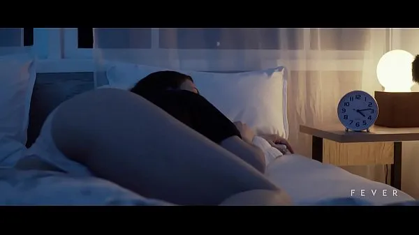 新鮮なドレッド・ホットとエンメ・ホワイトがベッドで熱くクソ-フィーバーエネルギーの動画