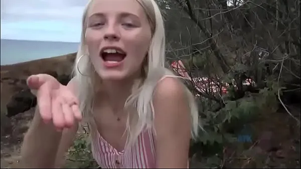 新鮮なスキニー18歳のビーチでのしゃぶりとクソ（アマチュアpov）ケイトブルームエネルギーの動画