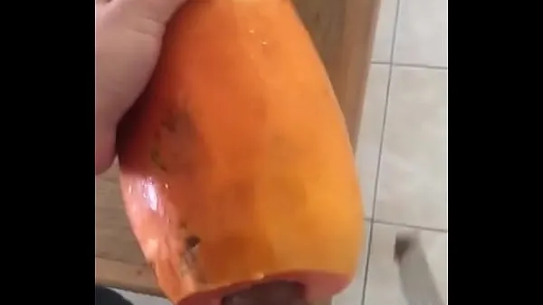 Video về năng lượng Fucking a papaya tươi mới