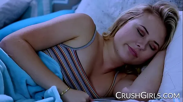 ताज़ा Hot blonde masturbating while dreaming of licking her busty blonde girlfriend ऊर्जा वीडियो