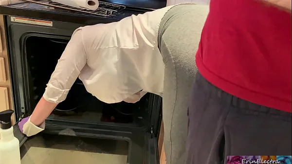Fresh Stepmom is horny and stuck in the oven - Erin Electra energy Videos