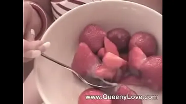 Video energi Queeny- Strawberry segar