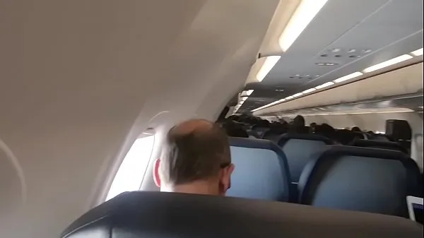 วิดีโอ Public Airplane Blowjob พลังงานใหม่ๆ