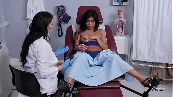 Čerstvá videa o Lesbian MILF examines Asian patient energii