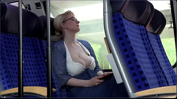 Tuoreet saggy natural big tits in public energiavideot