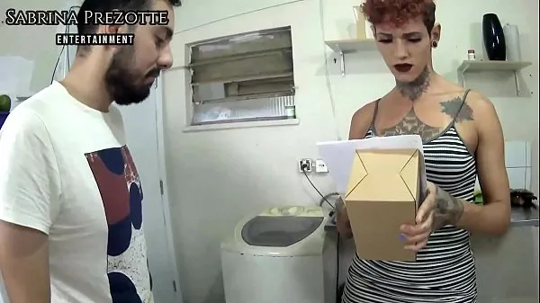 Čerstvé Bearded delivery man falls head over heels on the hot transvestite's dick and leaves with a face full of milk, complete with RED energetické videá