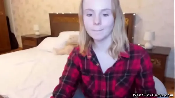 Friss Blonde camgirl in shirt and black braenergiás videók