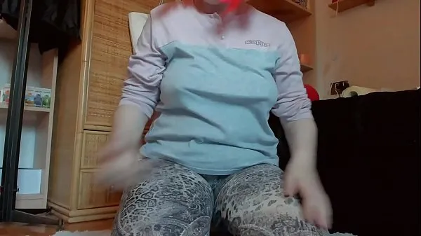 Sveži videoposnetki o Your m.'s bitch pisses you on the cock and destroys her leggins energiji
