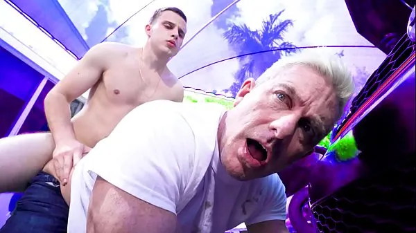 Friske Horny stepson fucks his stepdad real hard - gay porn energivideoer