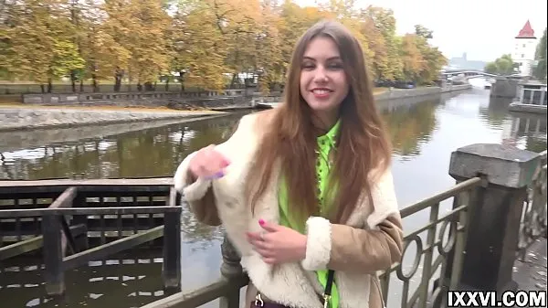 Video về năng lượng Pickup of a young Ukrainian girl and her quality blowjob. Elle Rose with Vira Gold tươi mới