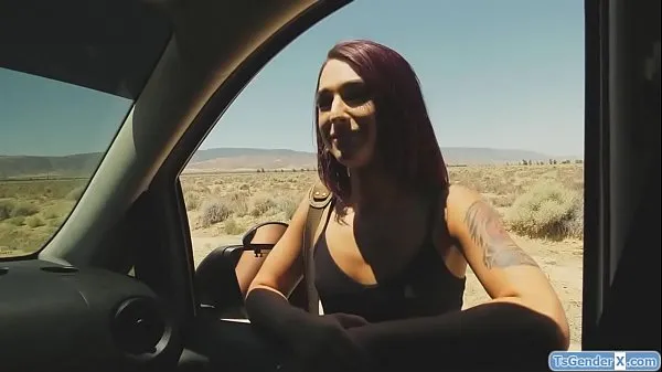 Friske Tgirl Khloe Kay barebacked by a stranger energivideoer