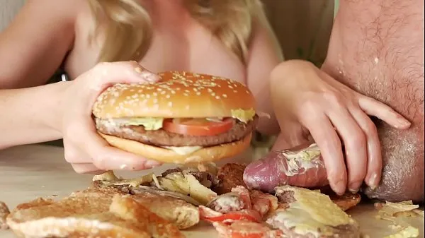 Friss fuck burger. the girl jerks off the guy's dick with a burger. Sperm pouring onto the steak. really favorite burgerenergiás videók