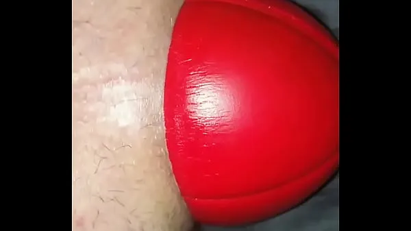 新鲜Huge 12 cm wide Football in my Stretched Ass, watch it slide out up close能量视频