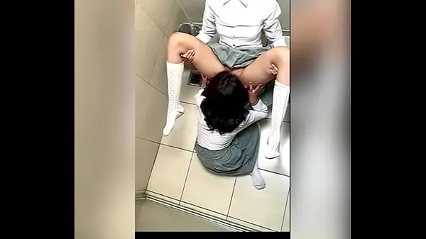Νέα Two Lesbian Students Fucking in the School Bathroom! Pussy Licking Between School Friends! Real Amateur Sex! Cute Hot Latinas ενεργειακά βίντεο
