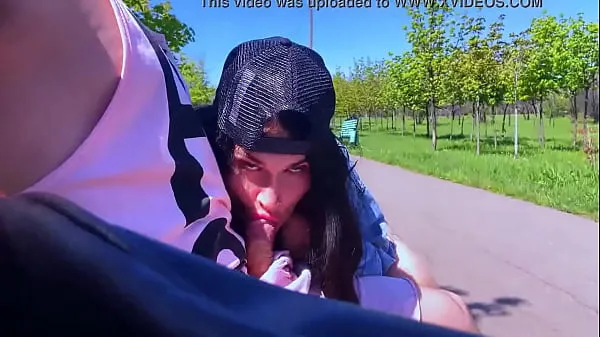 Friske Blowjob challenge in public to a stranger, the guy thought it was prank energivideoer