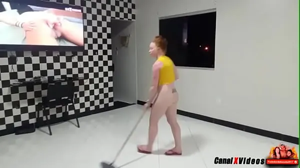 Sveži videoposnetki o HORNY ALBINA SAT ON THE BROOM HANDLE FELL ON THE PICK - LORRANY EXOTICA - WATCH THE COMPLETE ON RED energiji